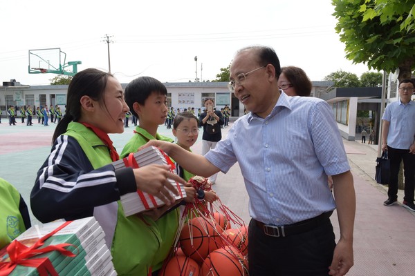 黄书记.JPG